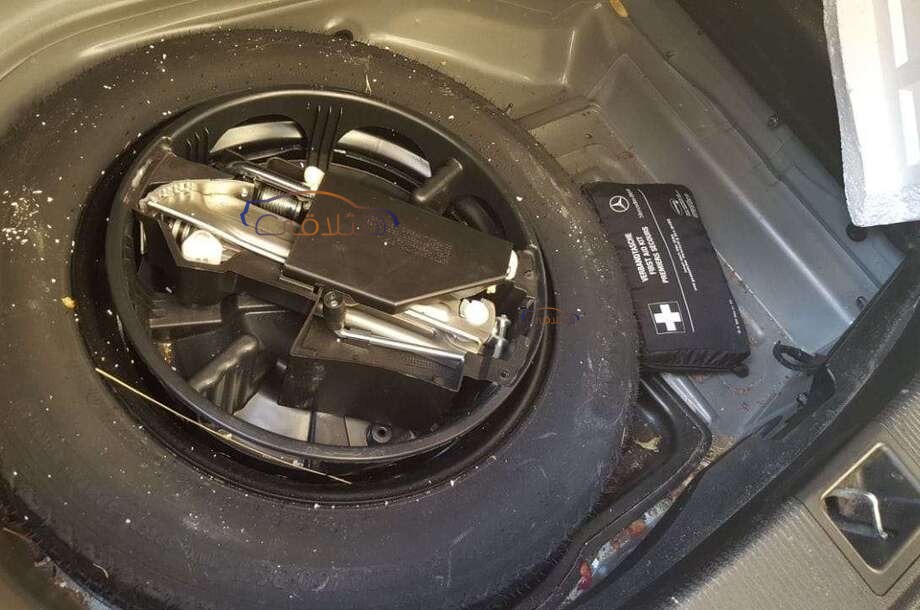 C 180 Mercedes أسود