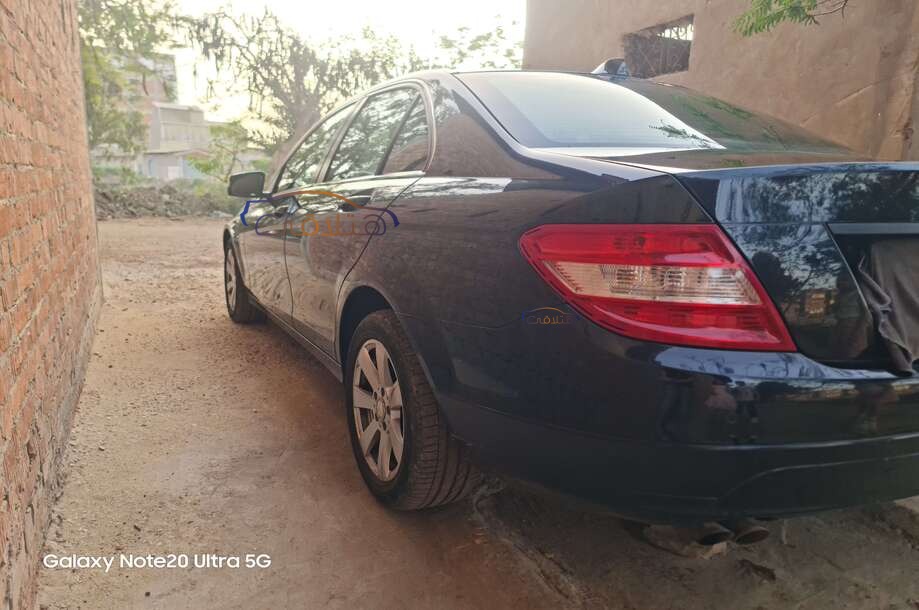 C 180 Mercedes أسود