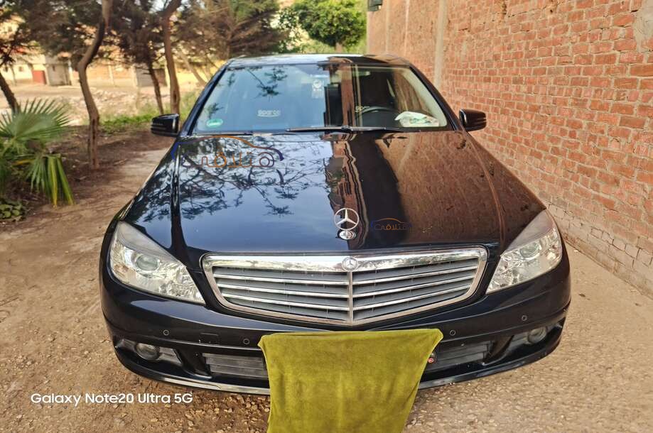 C 180 Mercedes أسود