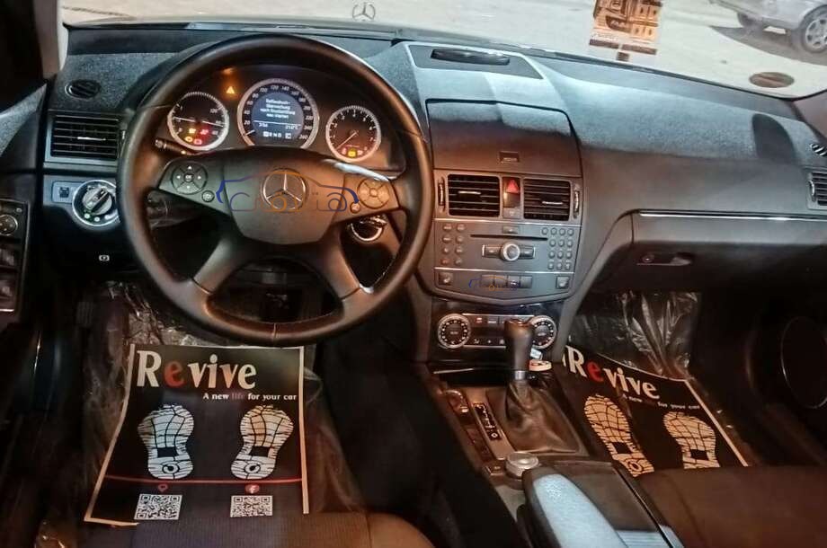 C 180 Mercedes أسود