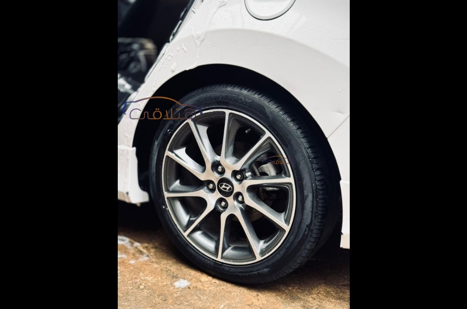 Avante Hyundai أبيض
