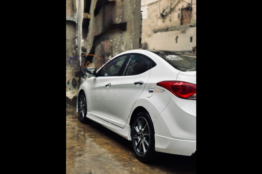 Avante Hyundai أبيض