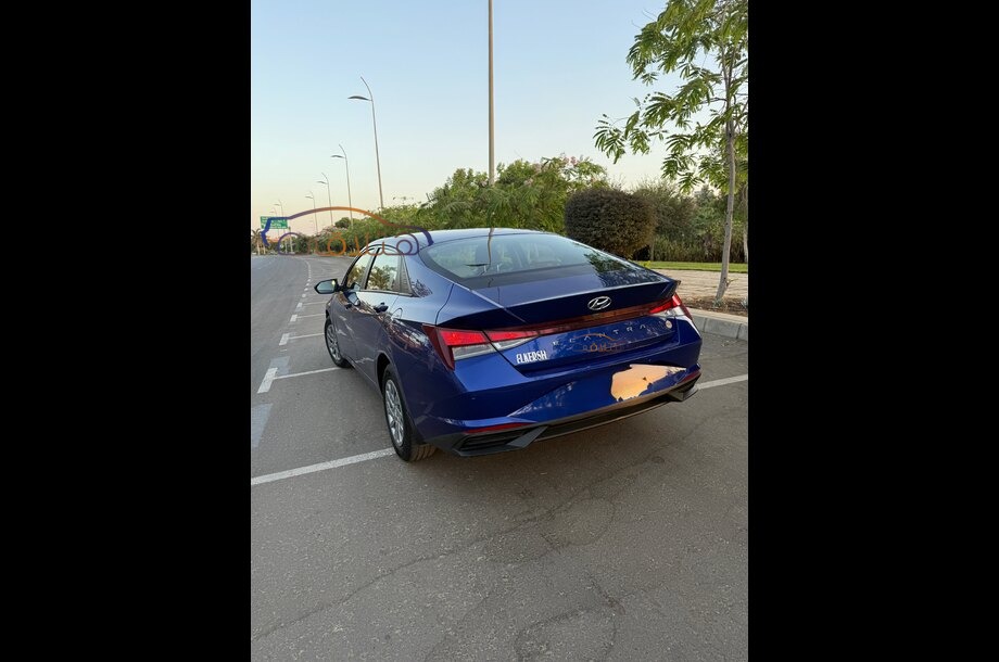Elantra CN7 Hyundai أزرق