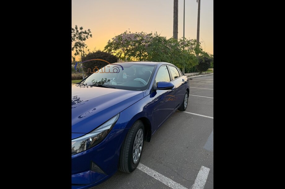 Elantra CN7 Hyundai أزرق