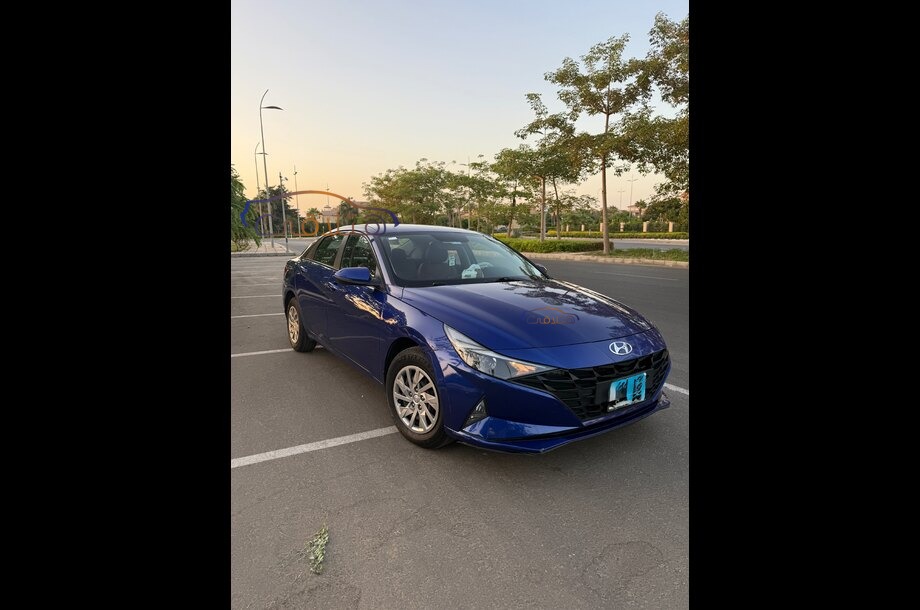 Elantra CN7 Hyundai أزرق