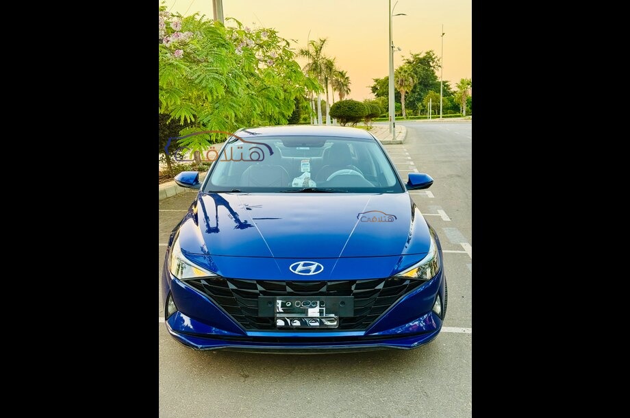 Elantra CN7 Hyundai أزرق