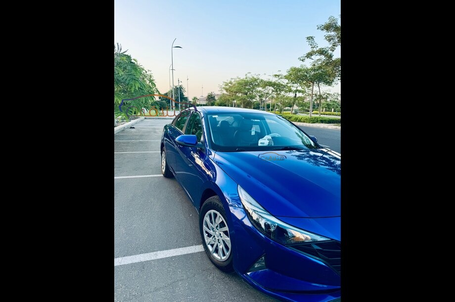Elantra CN7 Hyundai أزرق