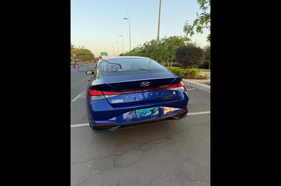Elantra CN7 Hyundai أزرق