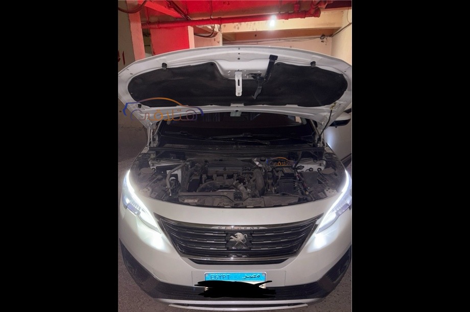5008 Peugeot White