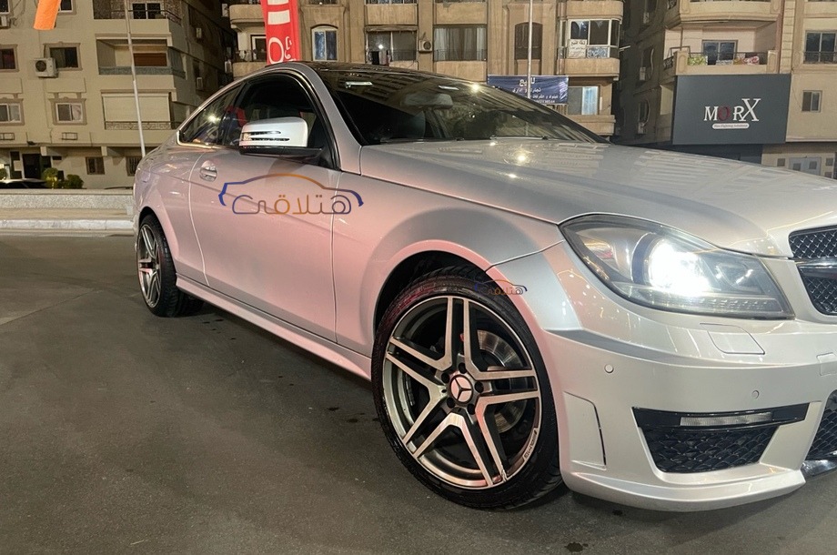 C 180 Mercedes فضي