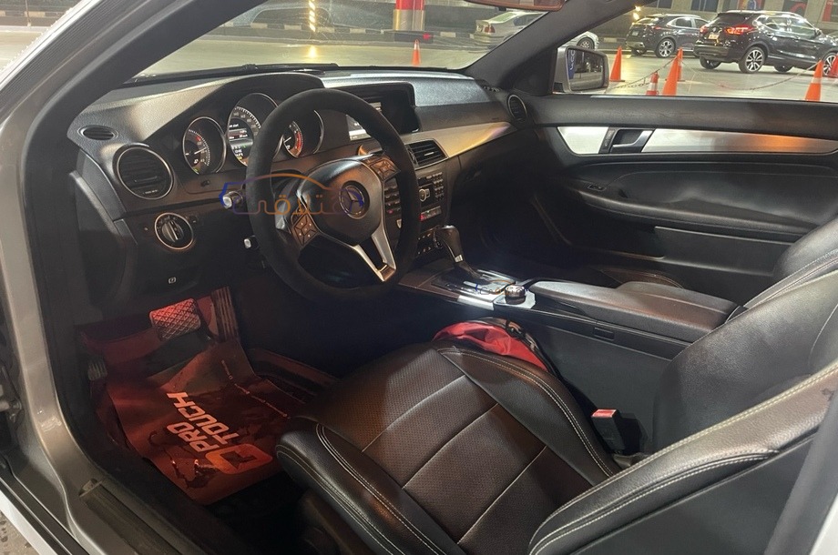 C 180 Mercedes فضي