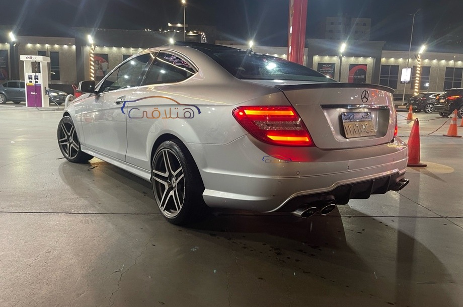 C 180 Mercedes فضي