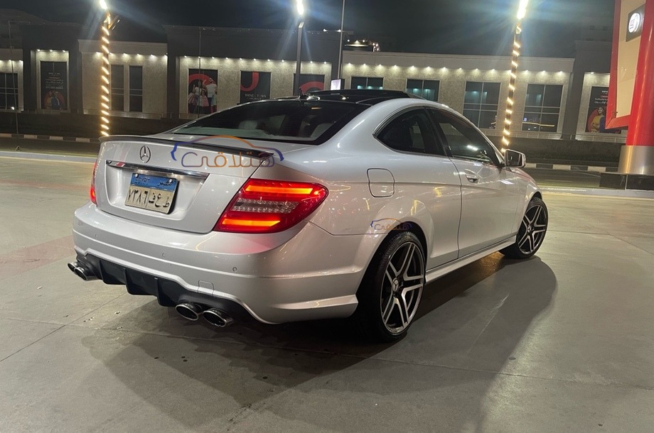 C 180 Mercedes فضي