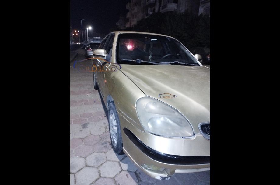 Nubira 2 Daewoo ذهبي