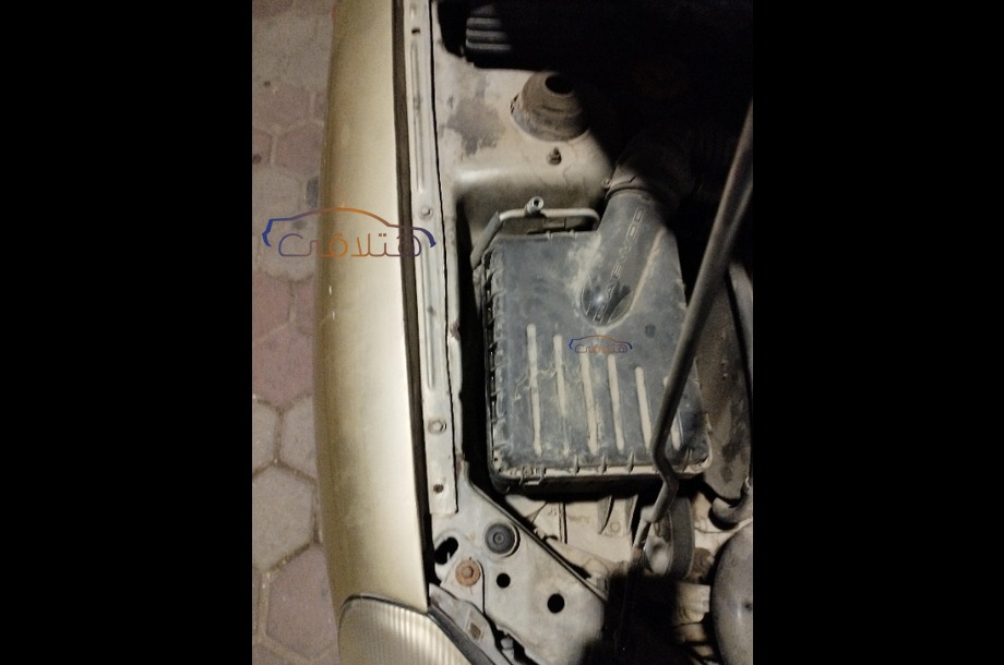 Nubira 2 Daewoo ذهبي