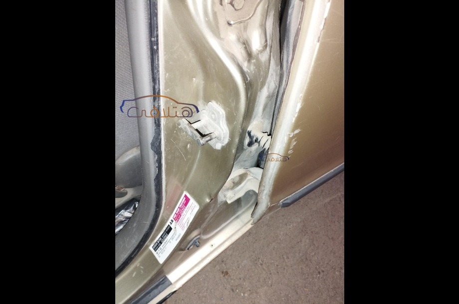 Nubira 2 Daewoo ذهبي