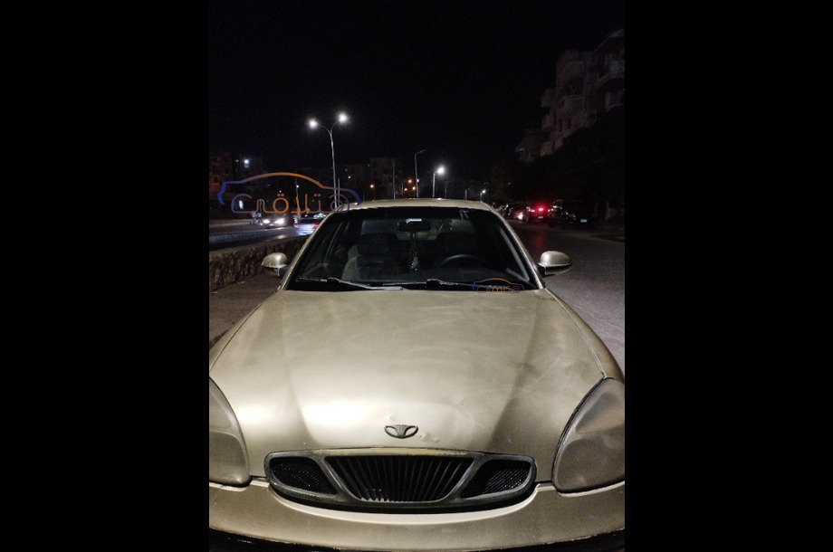 Nubira 2 Daewoo ذهبي