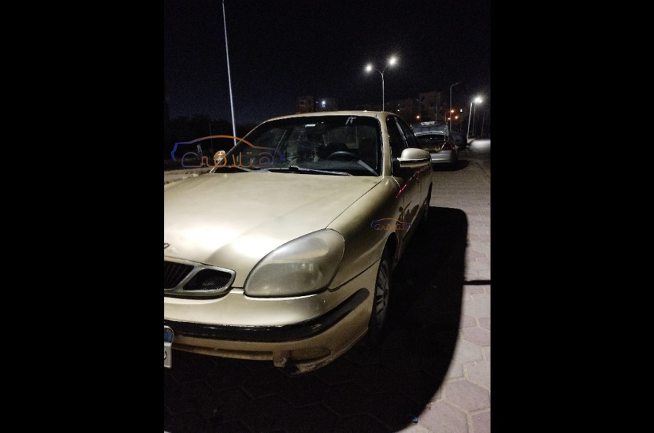 Nubira 2 Daewoo ذهبي