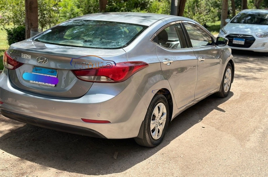 Elantra MD Hyundai فضي