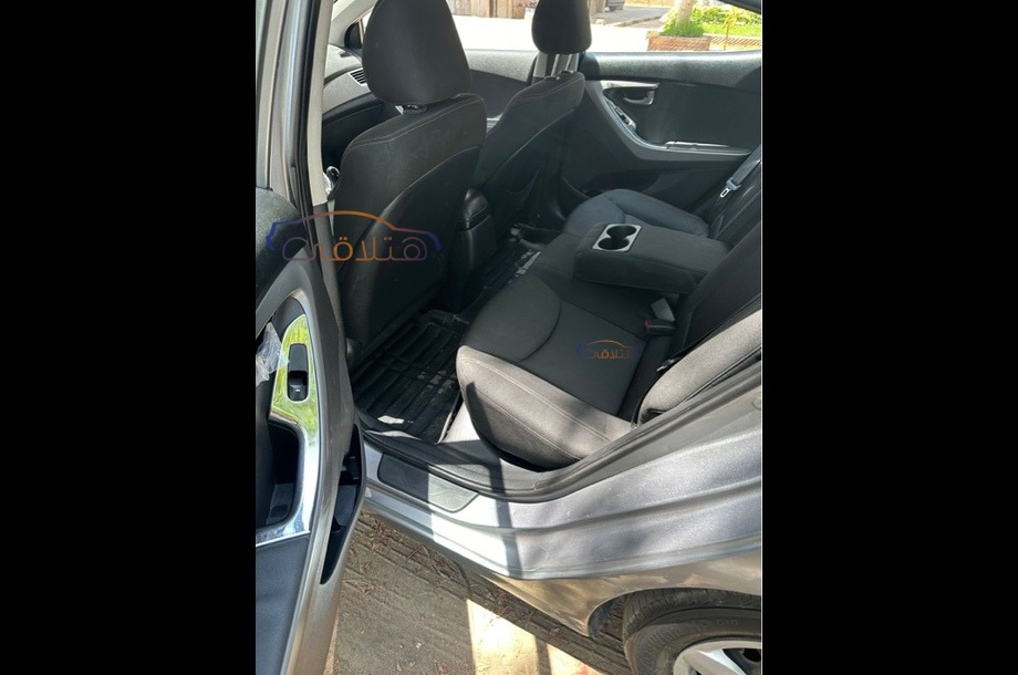 Elantra MD Hyundai فضي