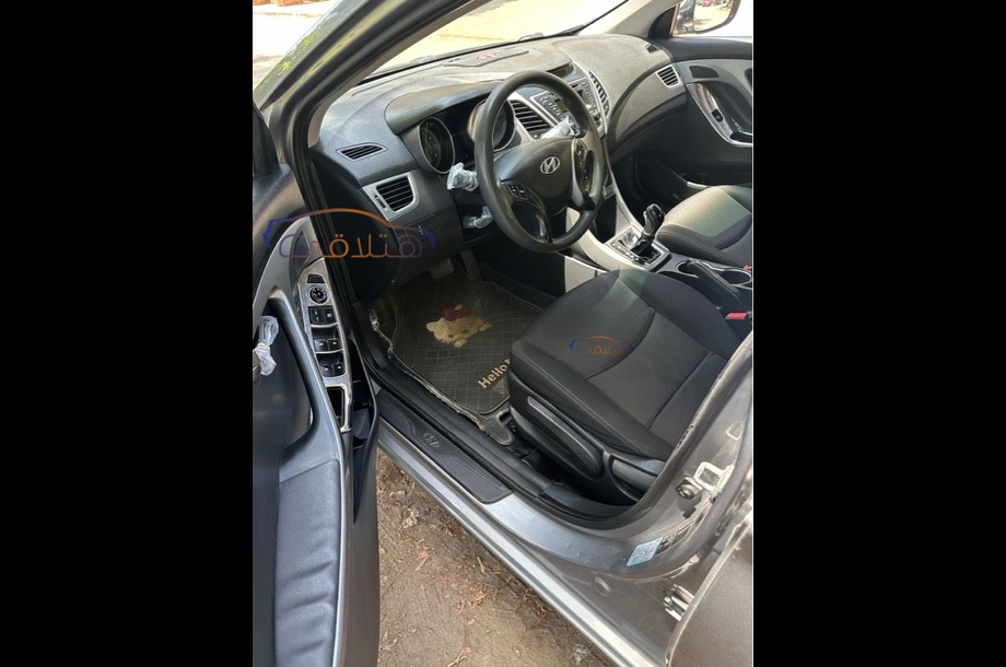 Elantra MD Hyundai فضي