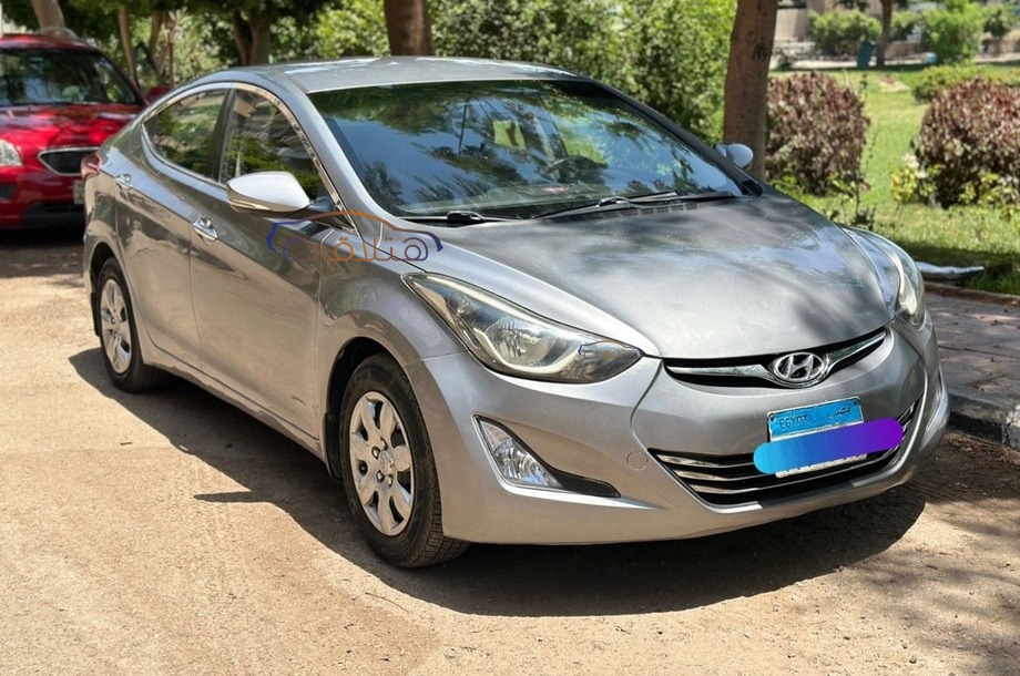 Elantra MD Hyundai فضي