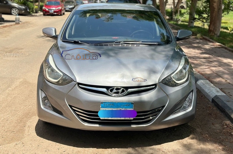 Elantra MD Hyundai فضي