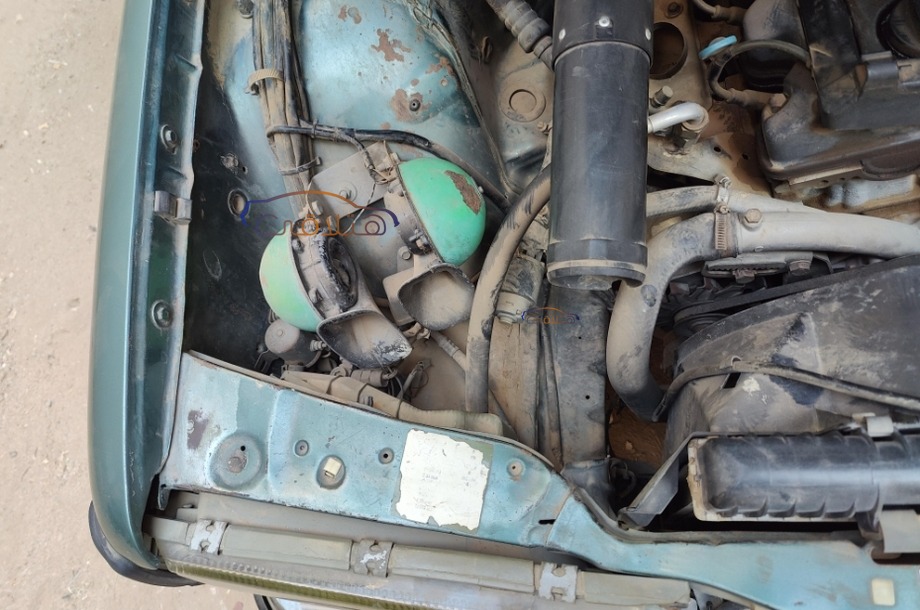 200 Mercedes الأزرق الداكن