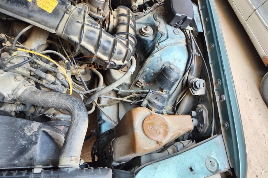 200 Mercedes الأزرق الداكن