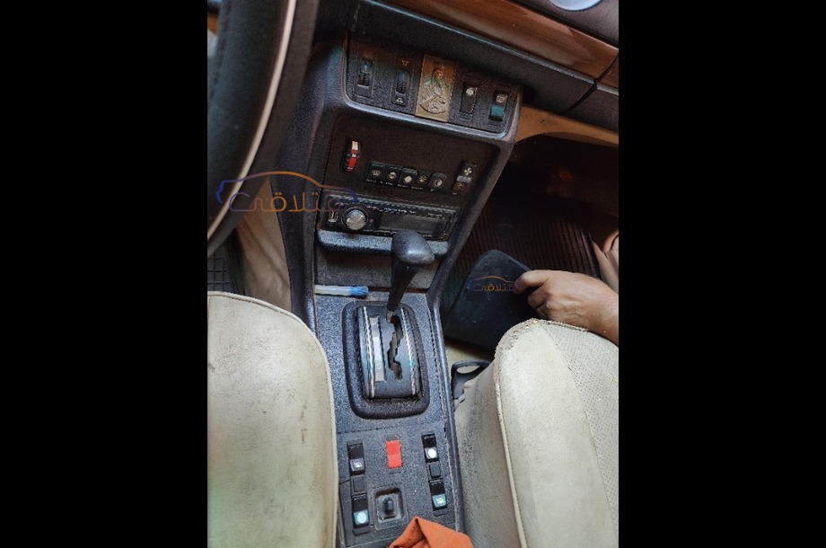 200 Mercedes الأزرق الداكن