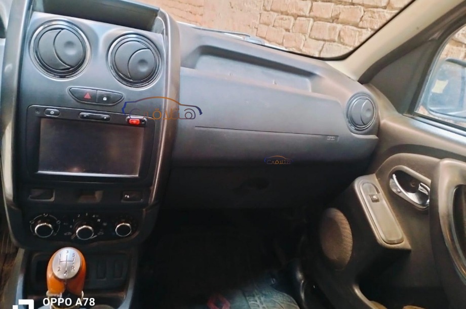 Duster Renault فضي