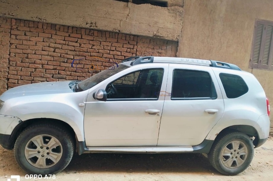 Duster Renault فضي