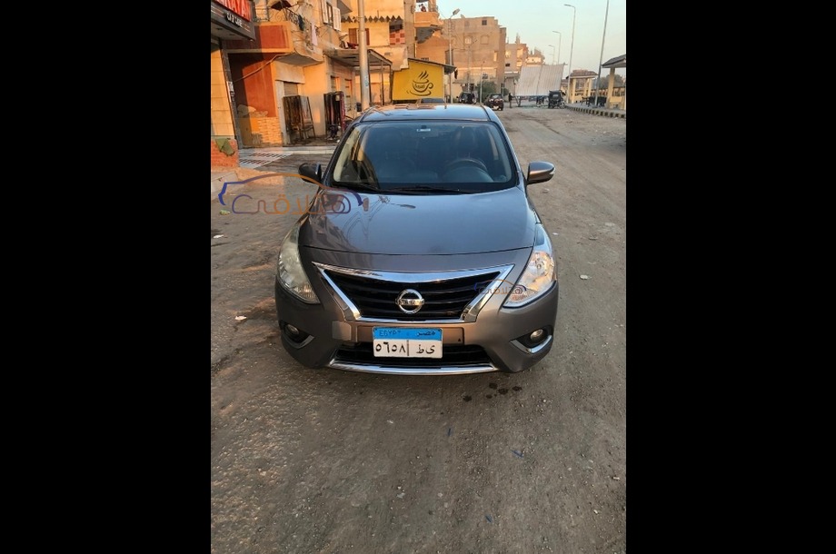 Sunny Nissan فضي
