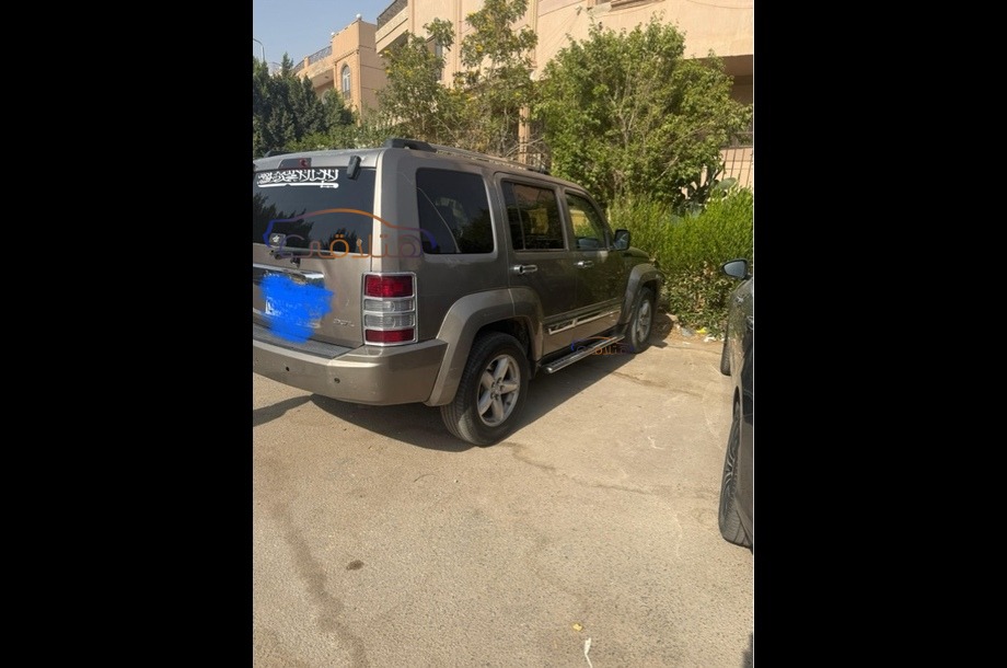 Grand Cherokee Jeep فضي