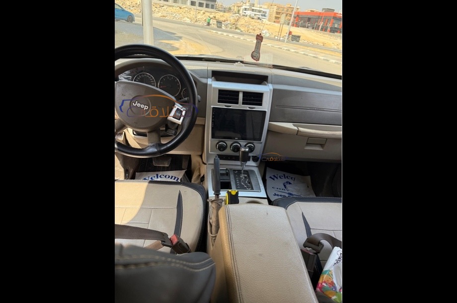 Grand Cherokee Jeep فضي