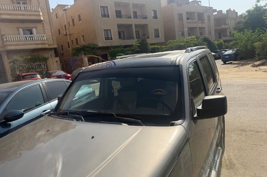 Grand Cherokee Jeep فضي