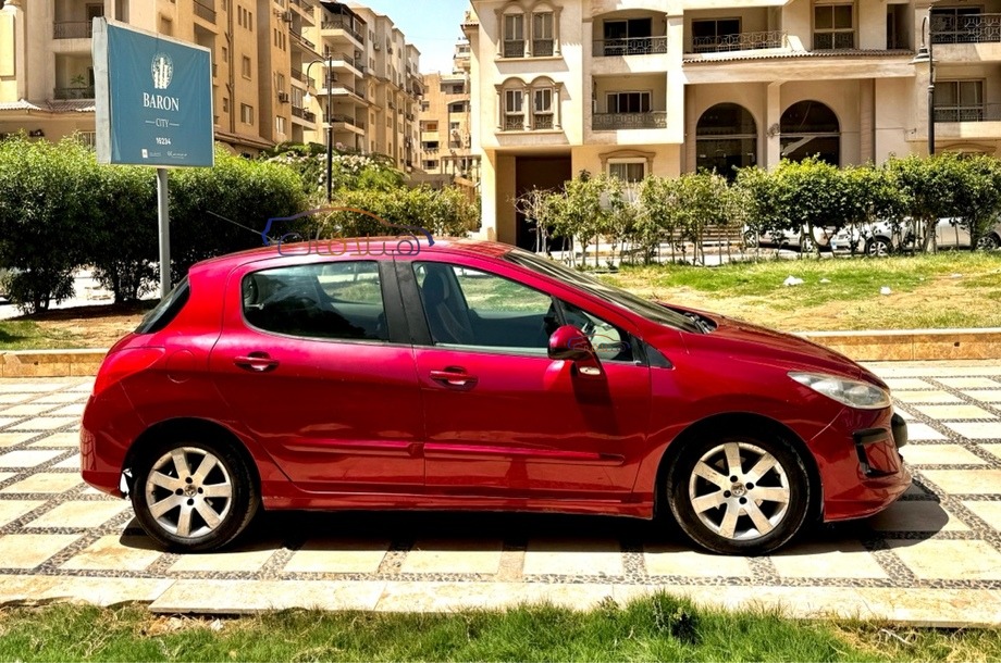 308 Peugeot احمر