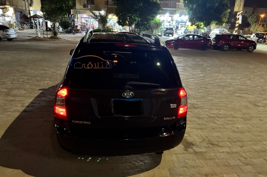 Carens Kia أسود
