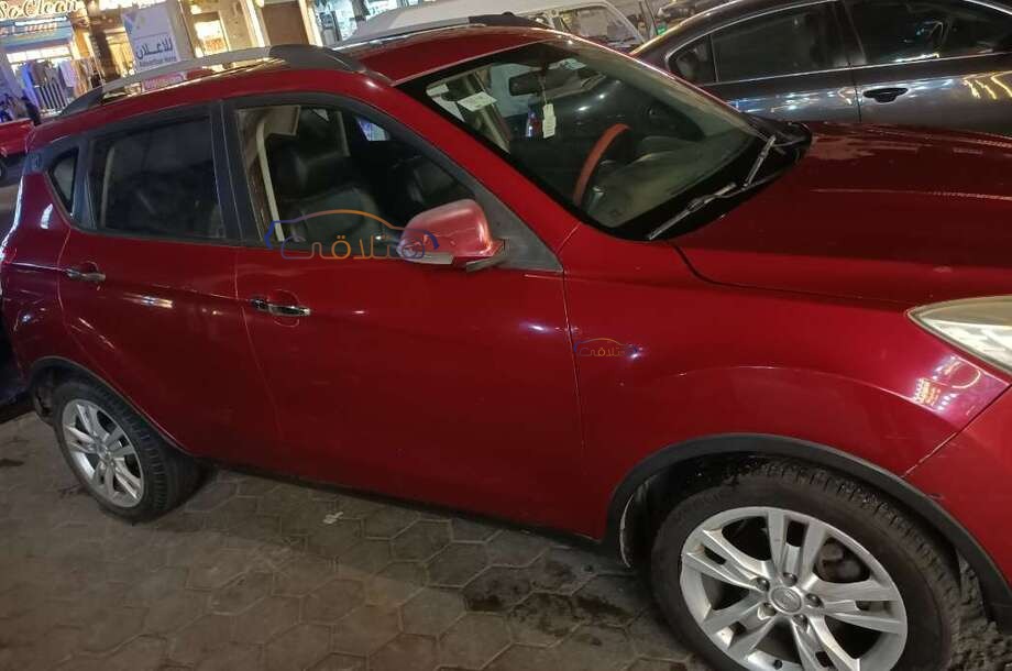 CS 35 Changan احمر غامق