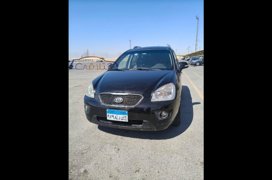 Carens Kia أسود