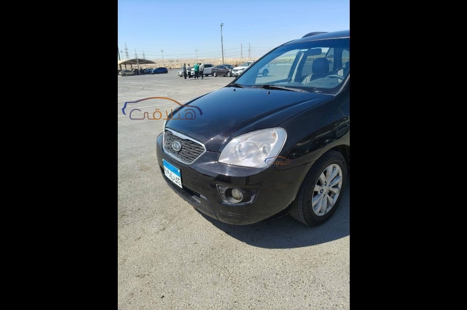 Carens Kia أسود