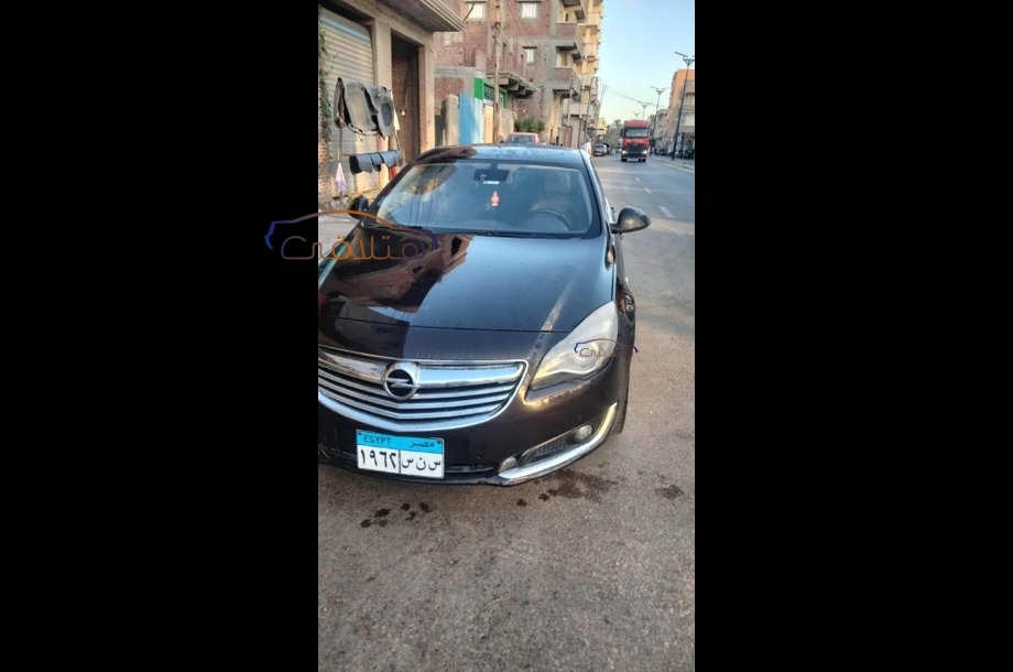 Insignia Opel باذنجاني