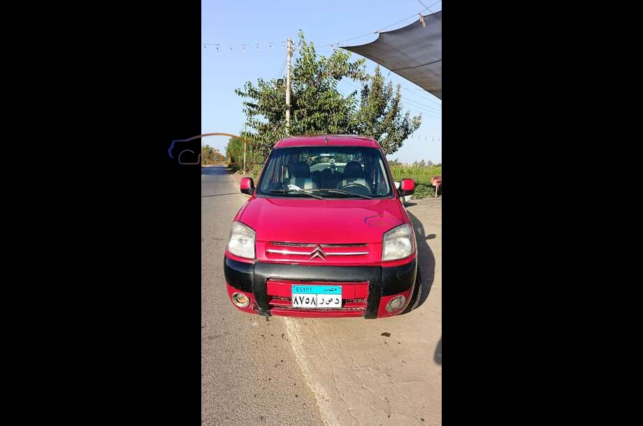 Berlingo Citroën احمر