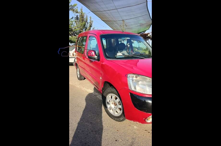 Berlingo Citroën احمر
