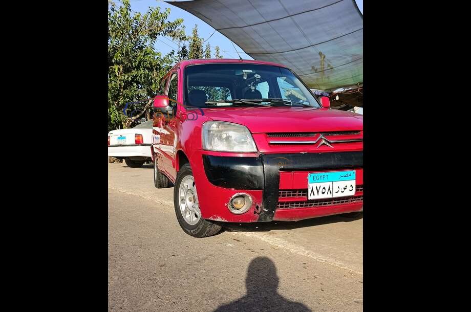 Berlingo Citroën احمر