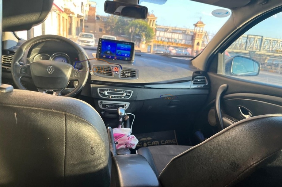 Fluence Renault أسود