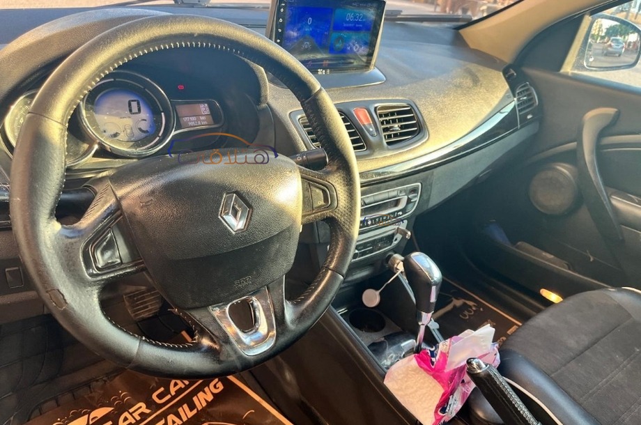 Fluence Renault أسود