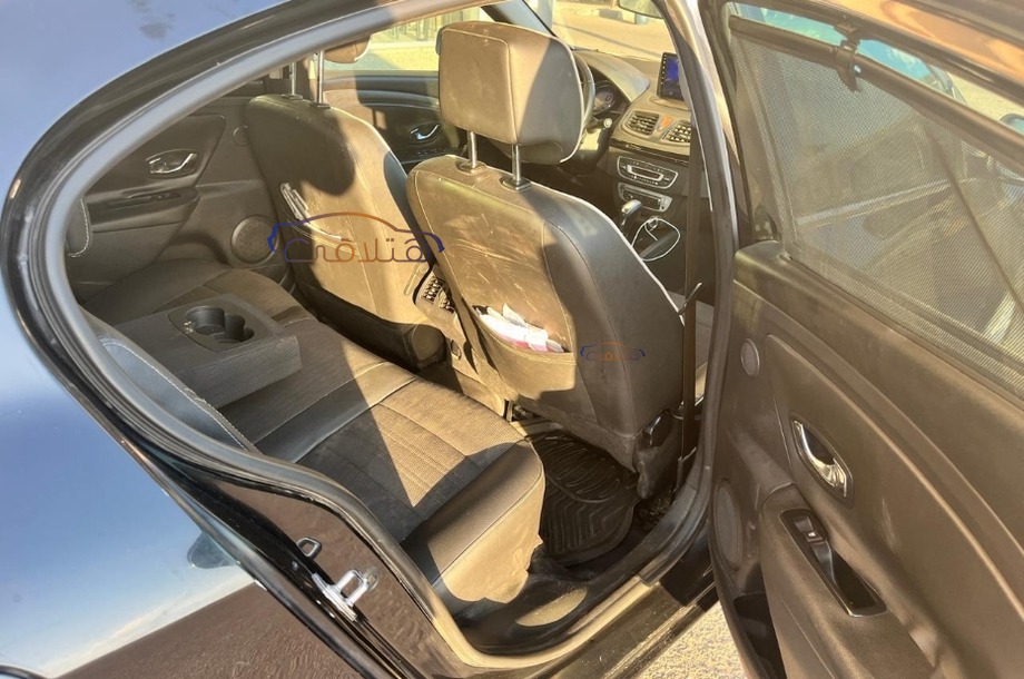 Fluence Renault أسود