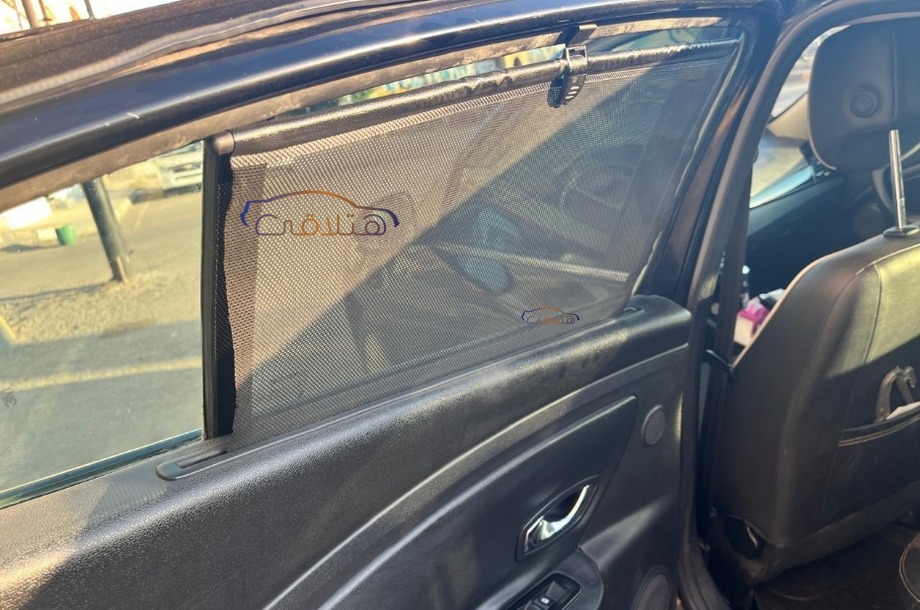 Fluence Renault أسود