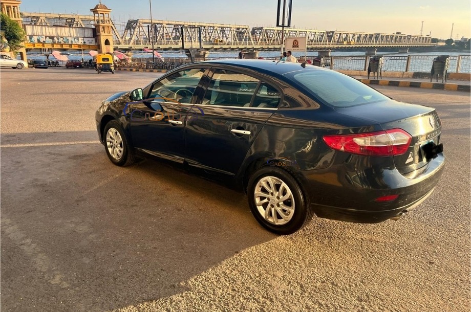 Fluence Renault أسود